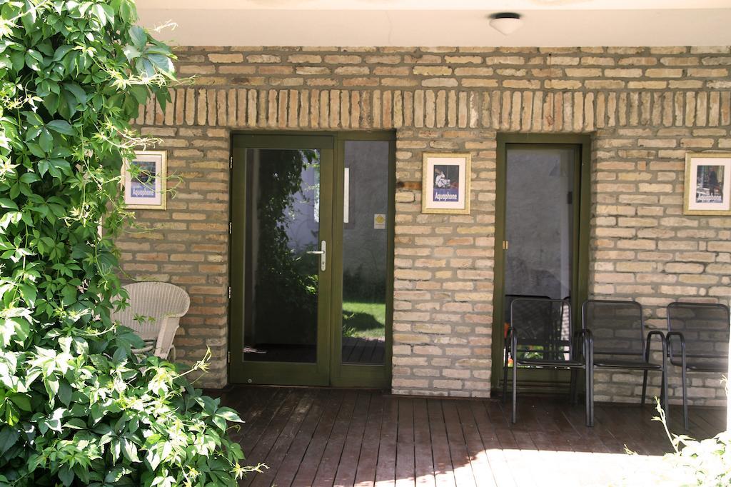 Hotel Eliot Sturovo Exterior photo
